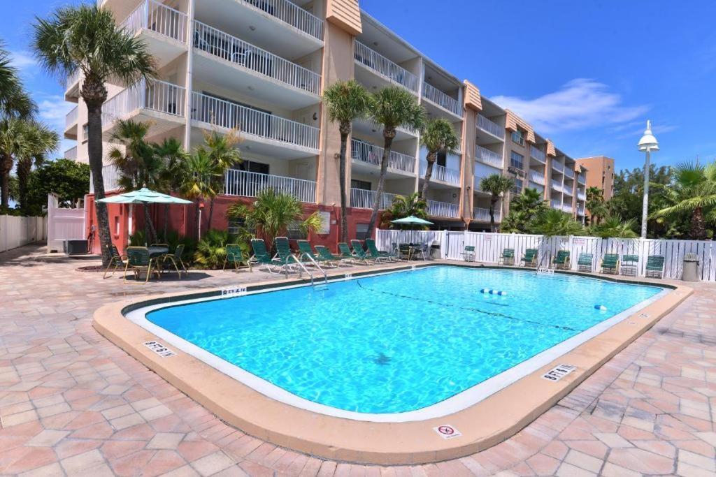 Beach Oasis - No Storm Damage & Guest Ready! Come Enjoy The Heated Pool & Relax At The Beach! Clearwater Beach Exterior photo