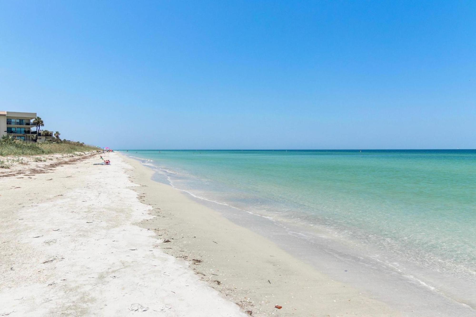 Beach Oasis - No Storm Damage & Guest Ready! Come Enjoy The Heated Pool & Relax At The Beach! Clearwater Beach Exterior photo