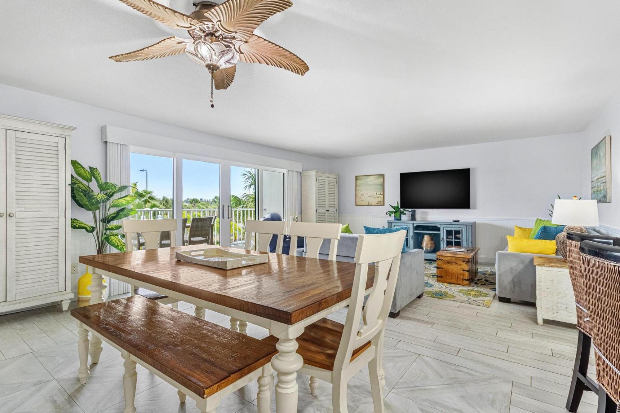 Beach Oasis - No Storm Damage & Guest Ready! Come Enjoy The Heated Pool & Relax At The Beach! Clearwater Beach Exterior photo
